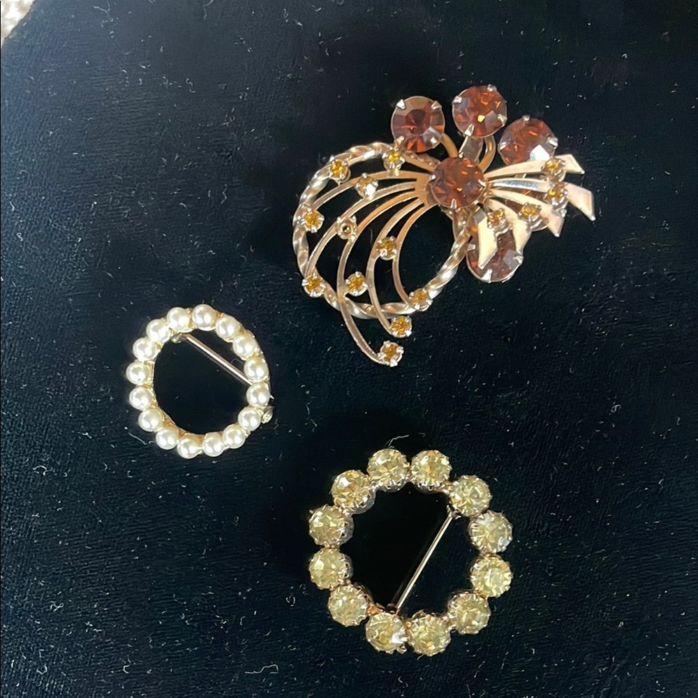 Elegant Brooch Set with‎ Pearls and Amber Stones